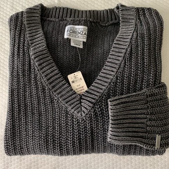 - LOVEPINK - FORENZA Vneck knitted Sweater NWT - Picture 2 of 9